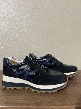 Veronica Beard Sample Black & Navy Leather Suede Sneakers